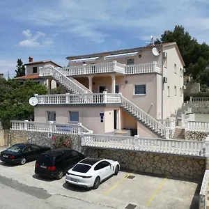 https://apartments-villa-rosmarin.primorje-gorskikotar.com